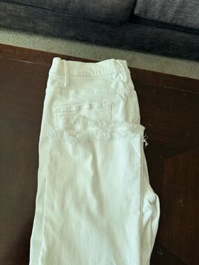 MOTHER White Frayed-Hem Cropped Ankle Jeans